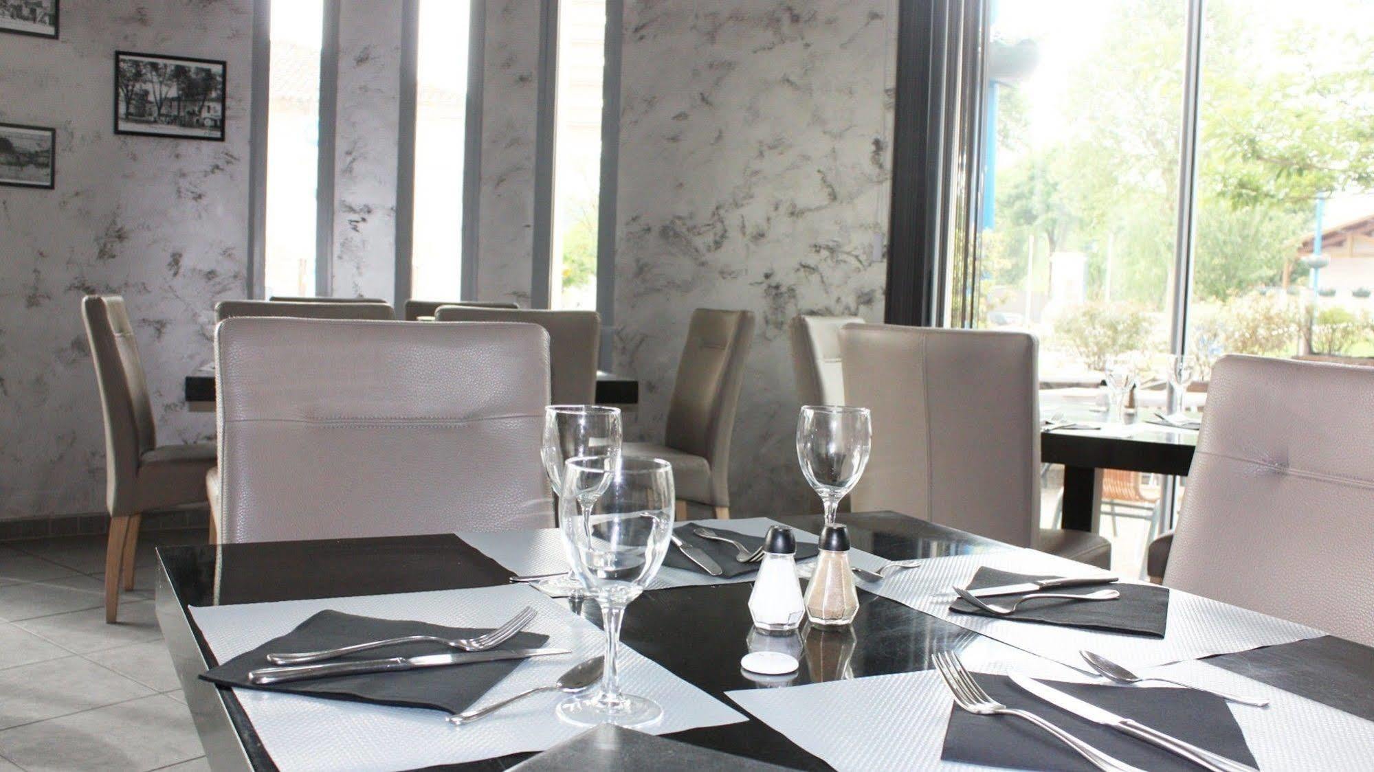 Hotel Le Midi Montaigu-de-Quercy Luaran gambar